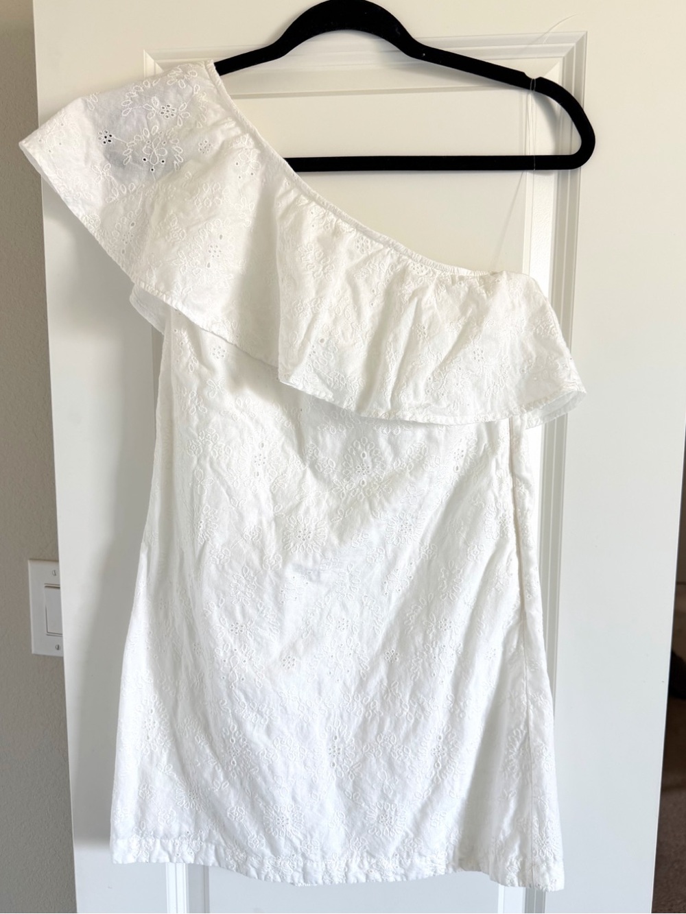 Abercrombie & Fitch White Eyelet Off-Shoulder Dress
